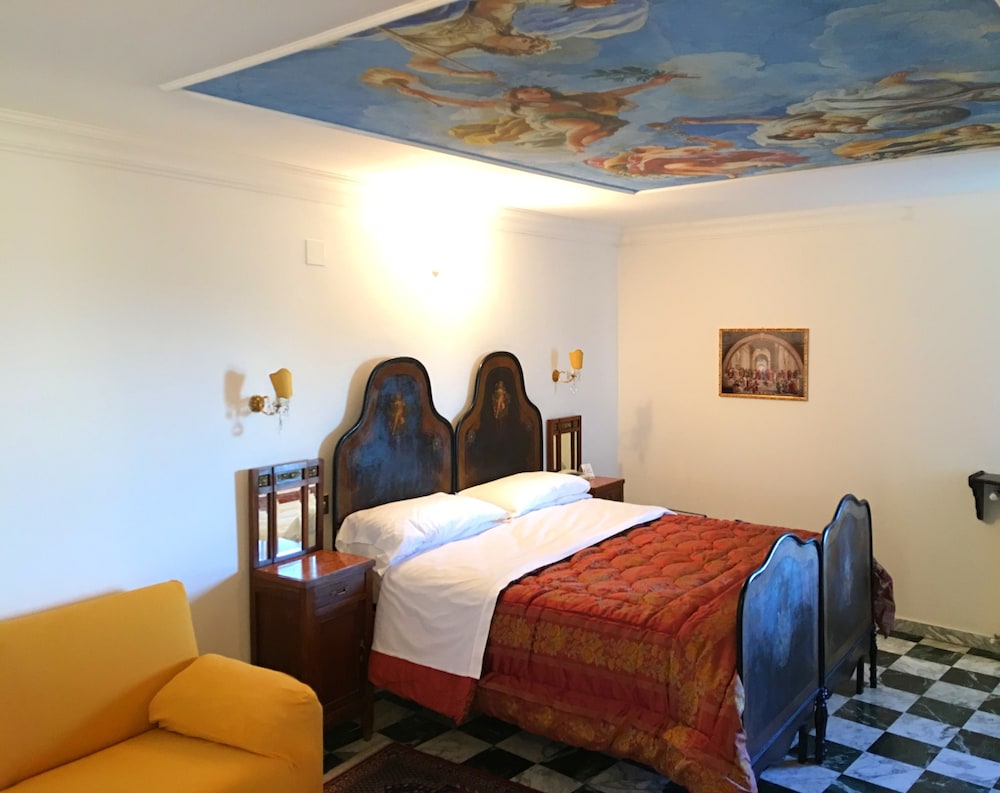 Basic Quadruple Room photo 2