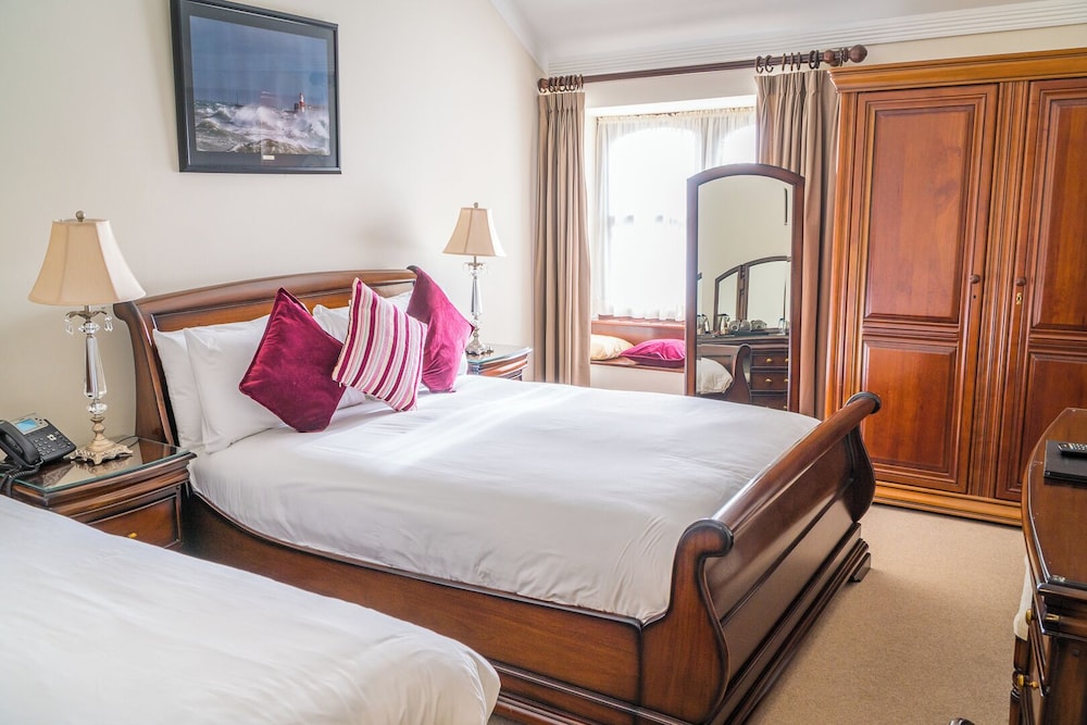 Superior Double or Twin Room, Ensuite photo 3