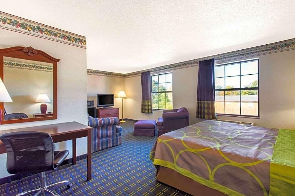 Standard Room, 1 King Bed, Non Smoking - Photo 2