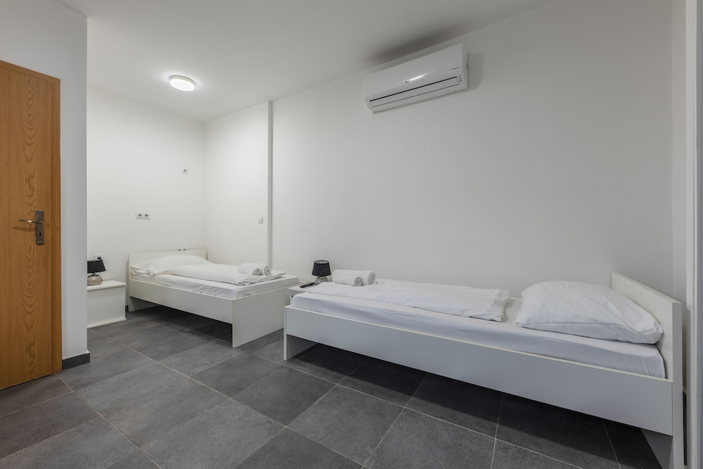 Room Standard with pool view for 2