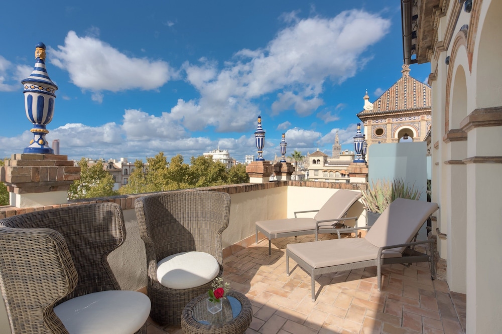 Grand Room, 1 King Bed, Terrace