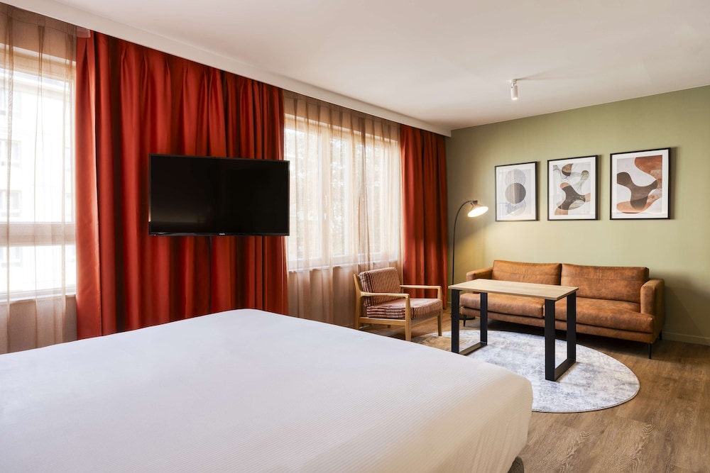 Queen Deluxe Room
