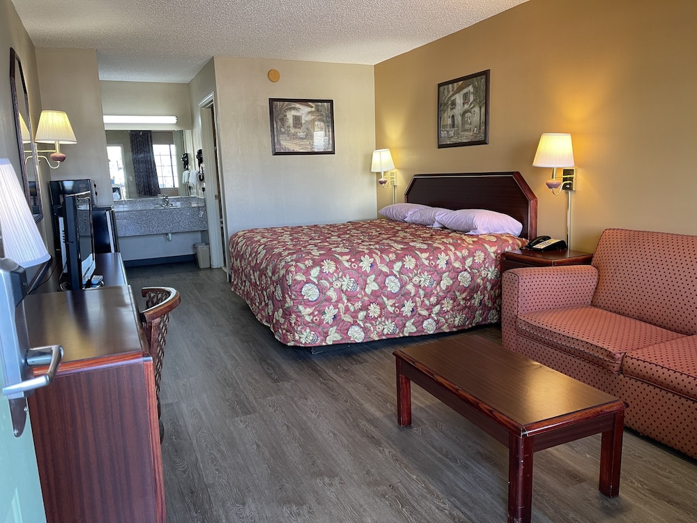 Standard Room, 1 King Bed photo 1