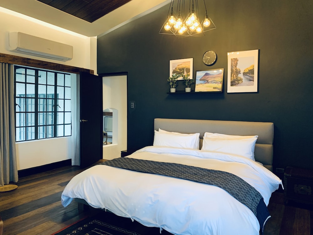 Premium Suite - Photo 2