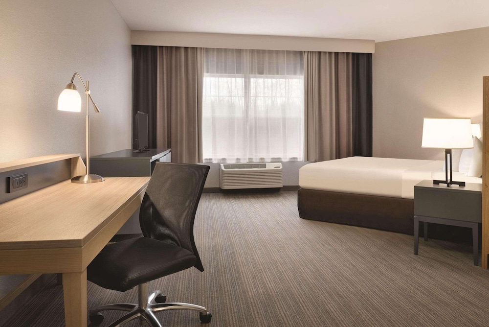 Studio Suite, 1 King Bed, Non Smoking - Photo 1