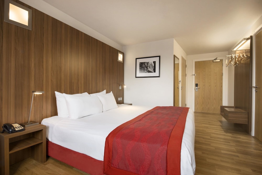 Room, 1 King Bed - Photo 2