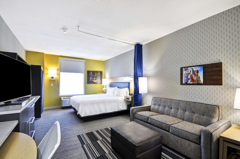 Premium Studio, 1 King Bed, Non Smoking photo 1