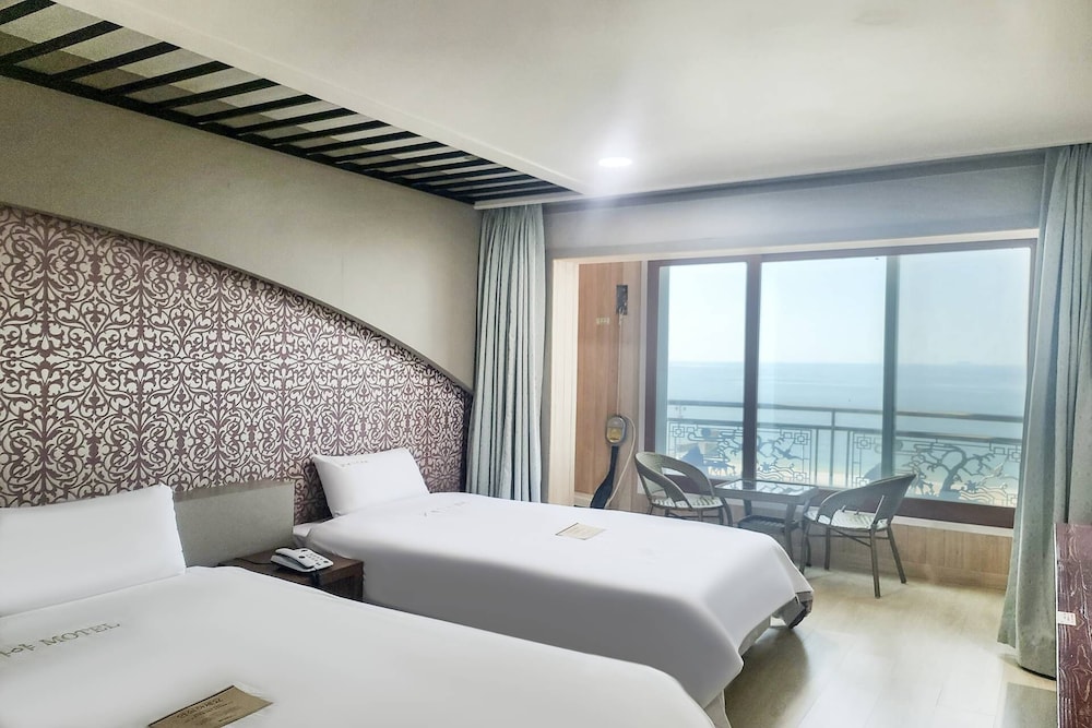 Ocean-view twin - Photo 8