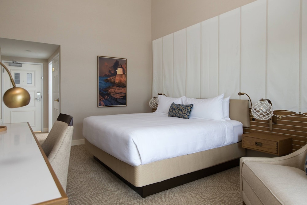 Room, 1 King Bed (Mobility/Hearing Access, Roll-in Shwr) photo 2