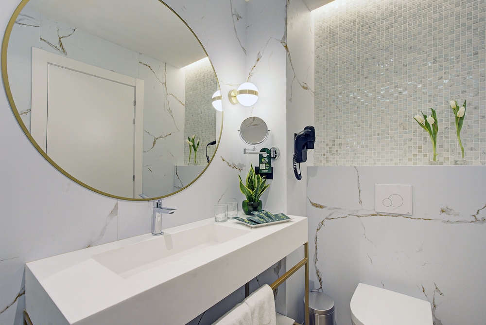 Superior Triple Room (View) - Photo 7