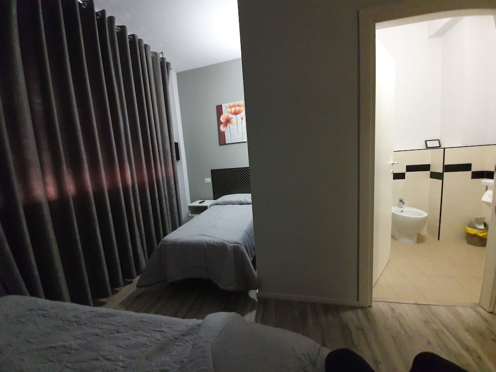 Twin Room - Photo 6