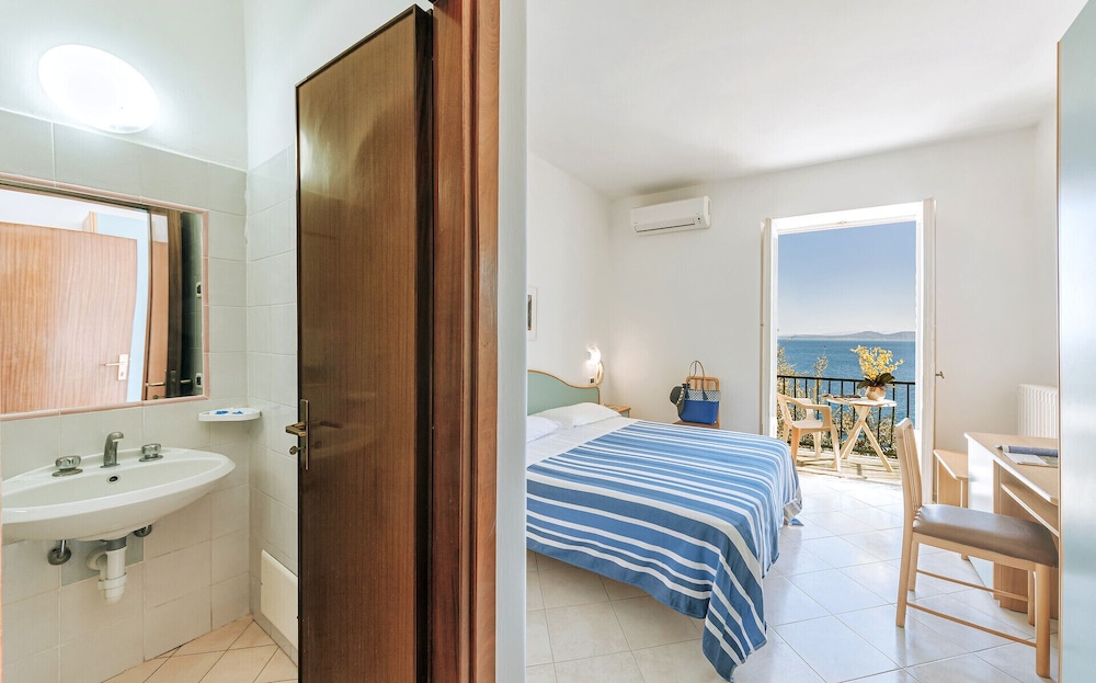 Standard Room, Sea View photo 3