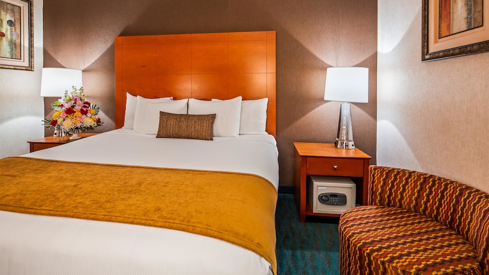 Standard Room, 1 King Bed, Non Smoking photo 1