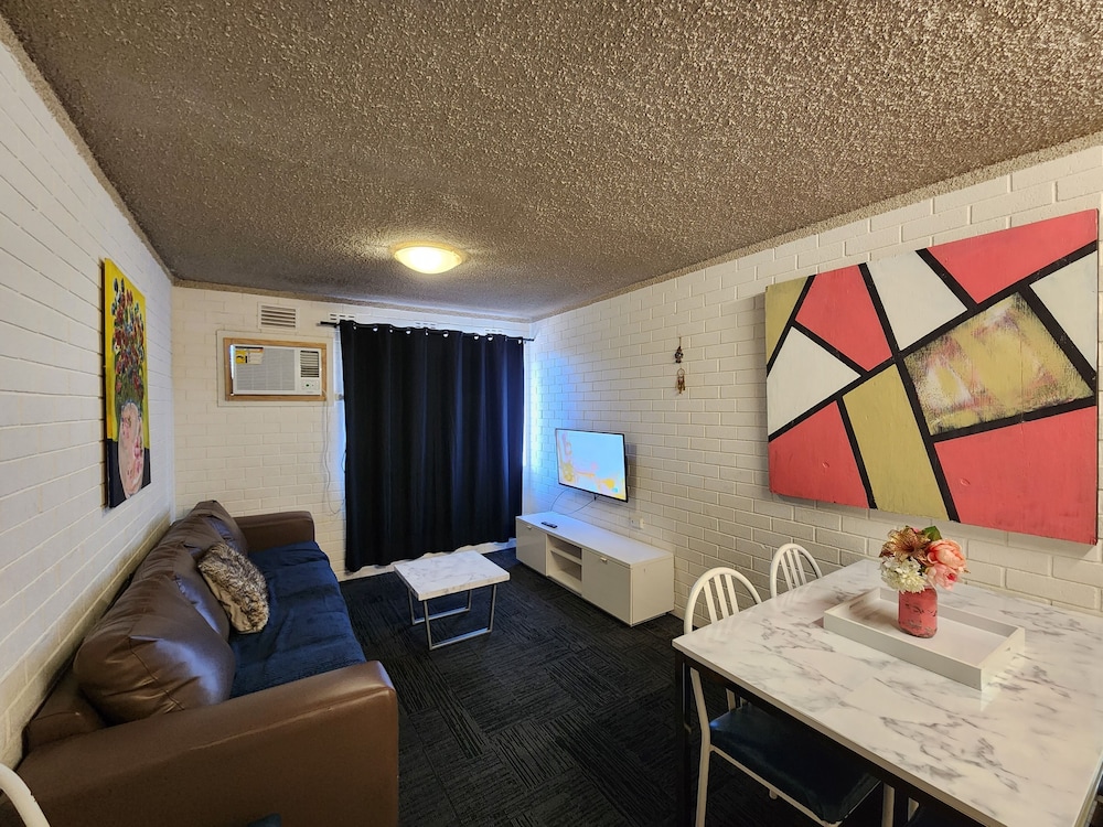 Two Bedroom Apartment Queen and Twin - Photo 11