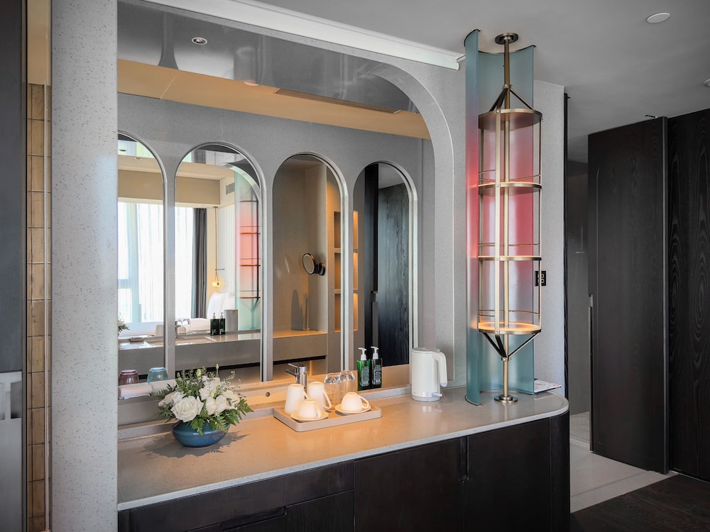 Standard Suite, 1 King Bed