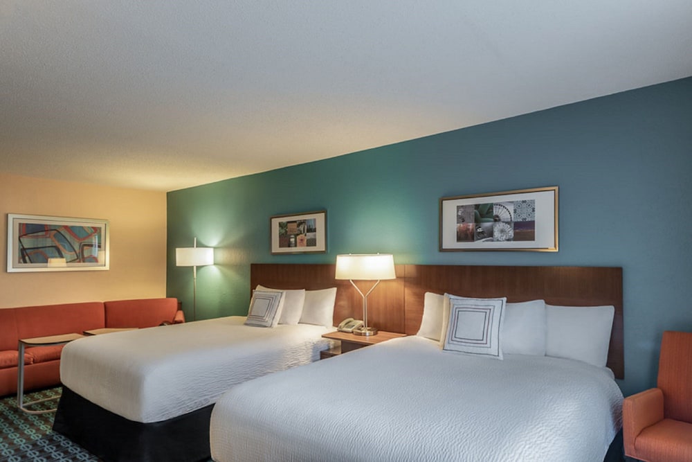 Room, 2 Queen Beds (Mobility/Hearing Access, Roll-In Shwr) photo 3