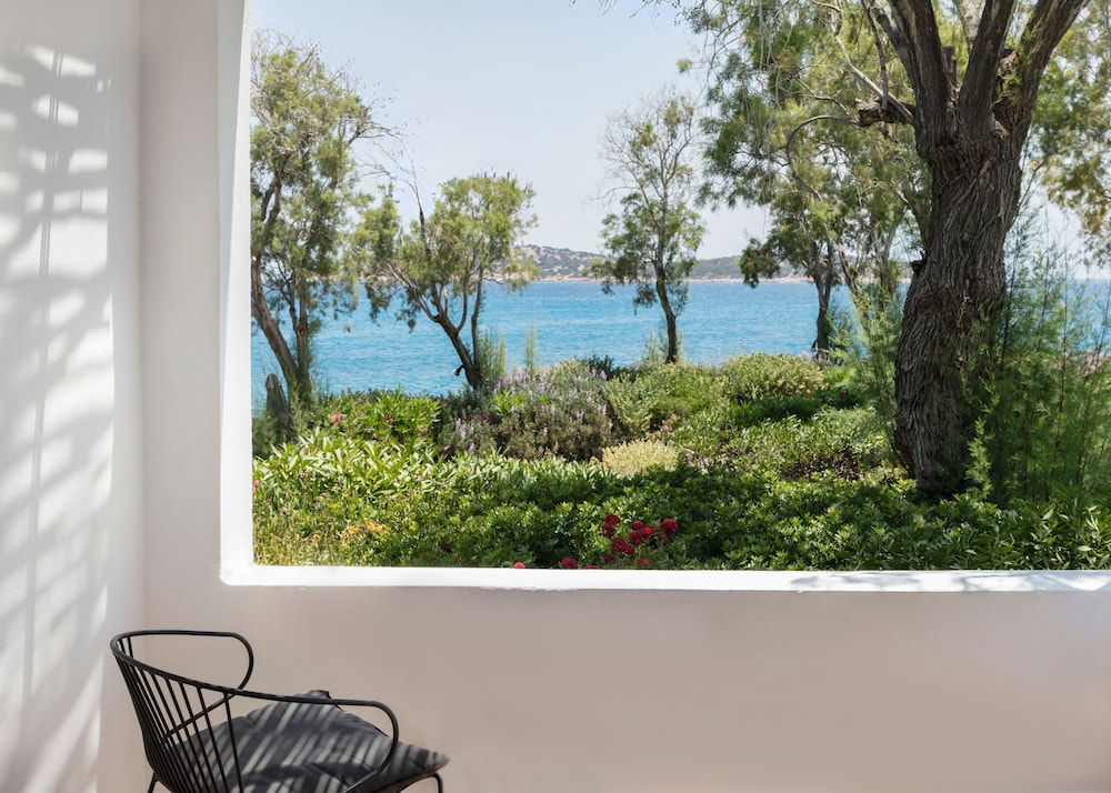 Superior Seafront Bungalow - Photo 3