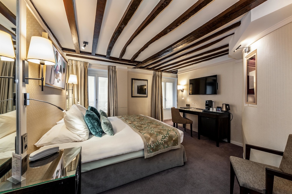 Superior Room, 1 Queen Bed (Larger Room) thumbnail 5
