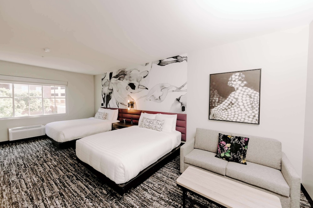 Suite, 2 Queen Beds, Accessible, Bathtub - Photo 2