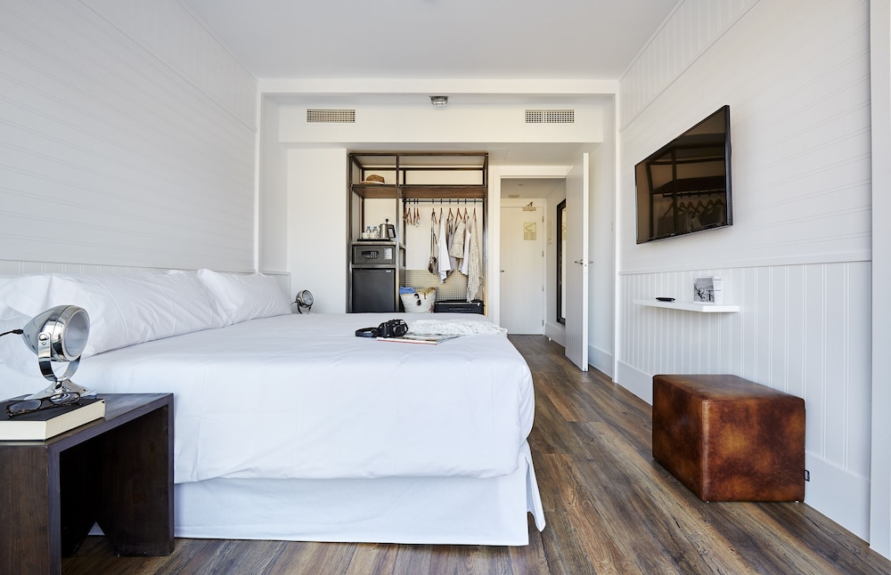 Single Room, Balcony