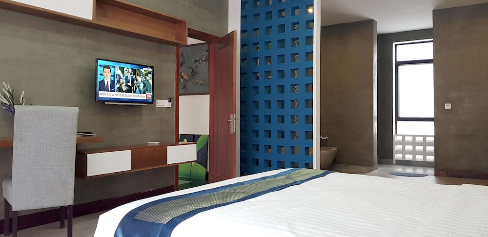Deluxe Double Room, 1 King Bed, Garden View, Garden Area