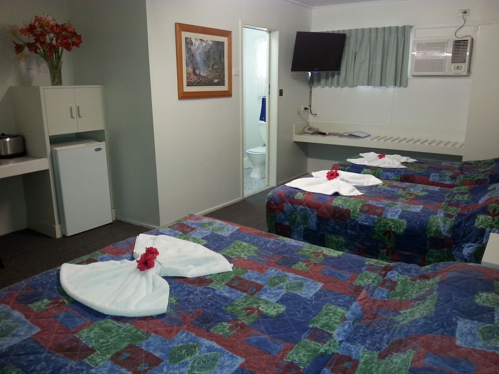 Motel Room, Non Smoking (4 People) photo 1