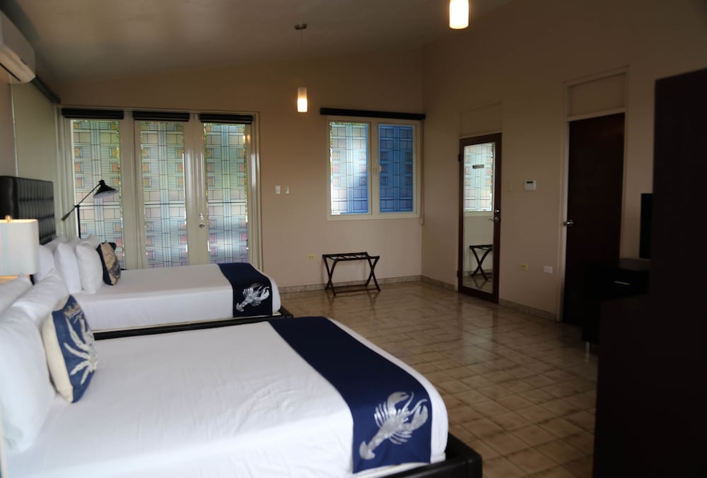 Panoramic Quadruple Room, 2 Queen Beds, Ocean View, Oceanfront
