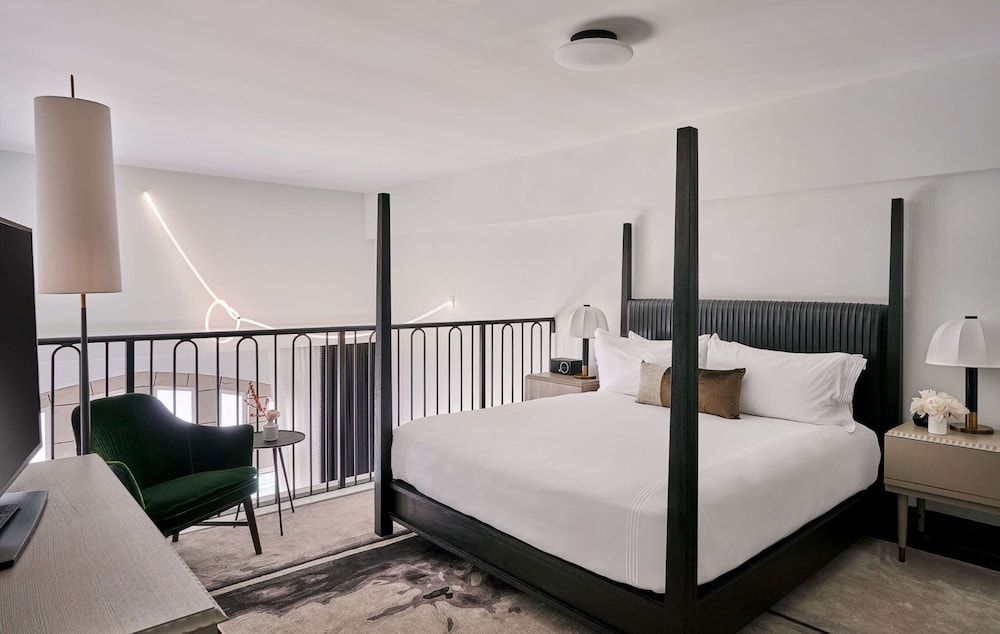 Suite, 1 King Bed (Loft) - Photo 4