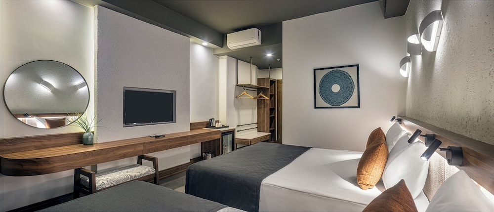 Deluxe Triple Room with Pool View