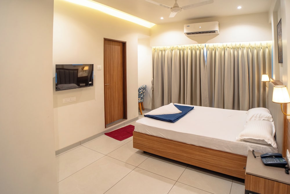 Deluxe Room - Photo 12