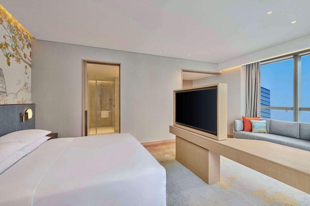 Deluxe Room, 1 King Bed - Photo 2