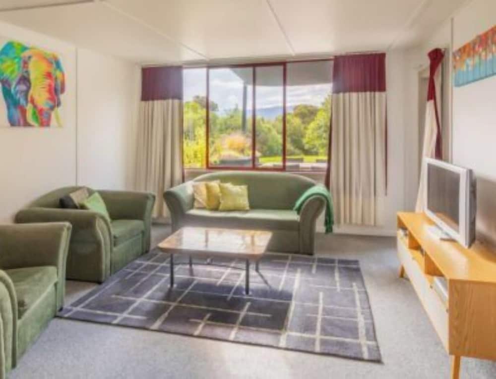 Comfort Cottage, 3 Bedrooms, Kitchen, Mountain View photo 2
