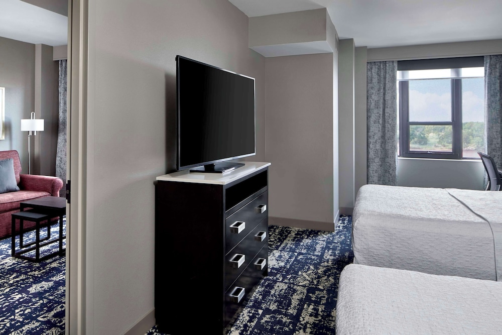 Suite, 2 Queen Beds, Accessible, Non Smoking (Roll-in Shower)