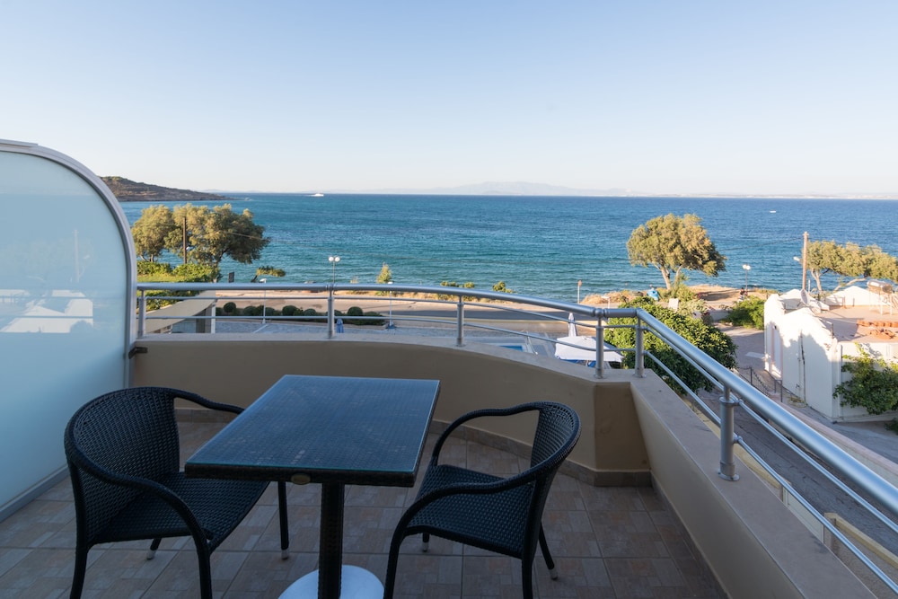 Apartment, 1 Bedroom, Partial Sea View photo 2