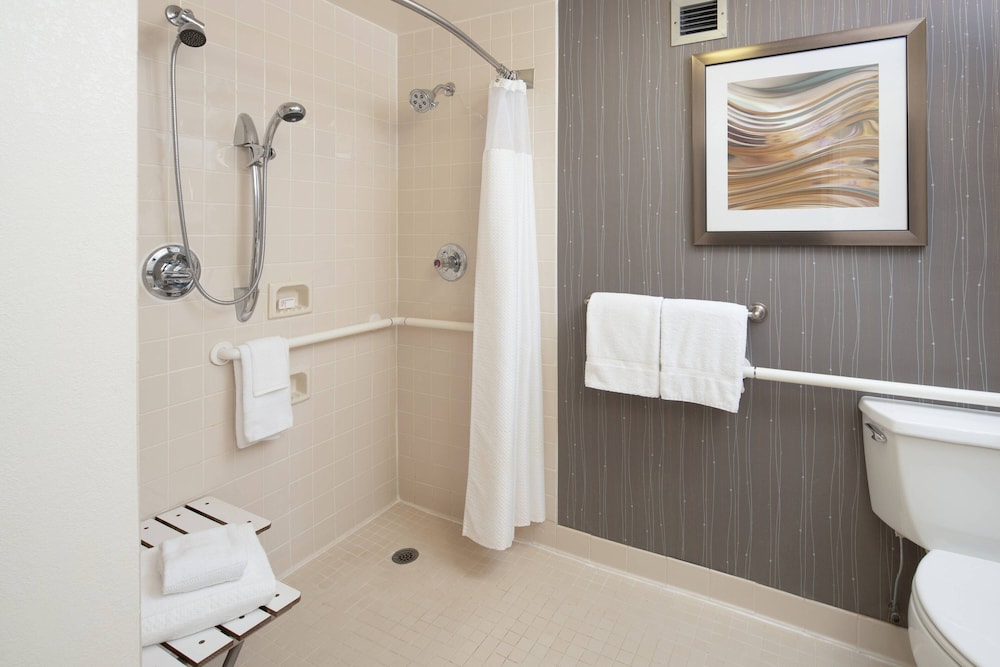 Room, 1 King Bed (Mobility/Hearing Accessible, Tub) - Photo 7
