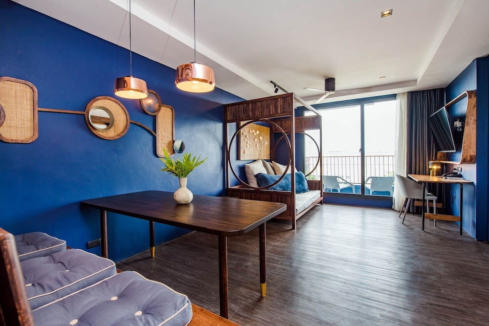 Deluxe Room - Photo 9