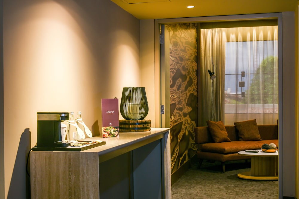 Deluxe Suite, 1 King Bed photo 2