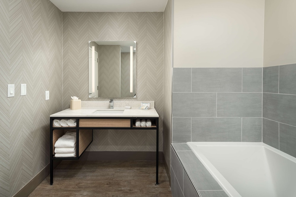 Suite - Photo 6