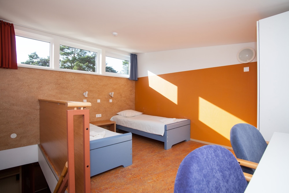 Family Room - Photo 2