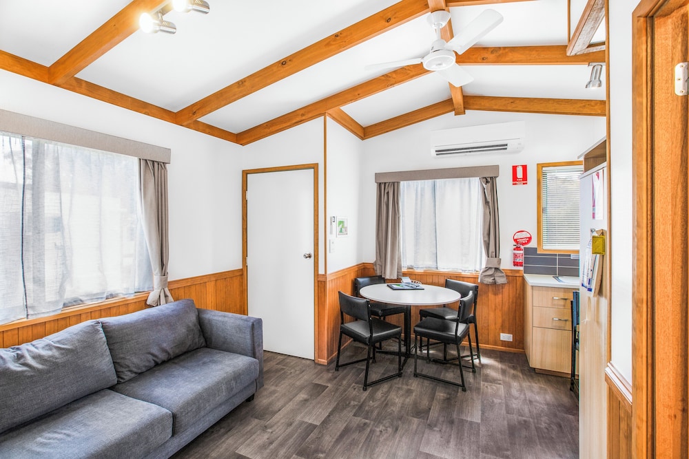 Family Park Cabin photo 1