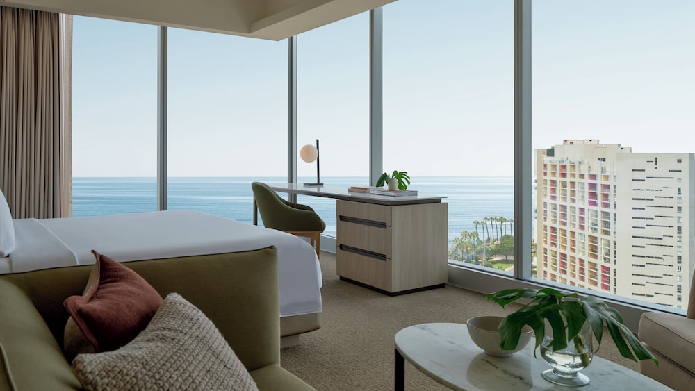 Suite, 1 King Bed, Sea View - Photo 3