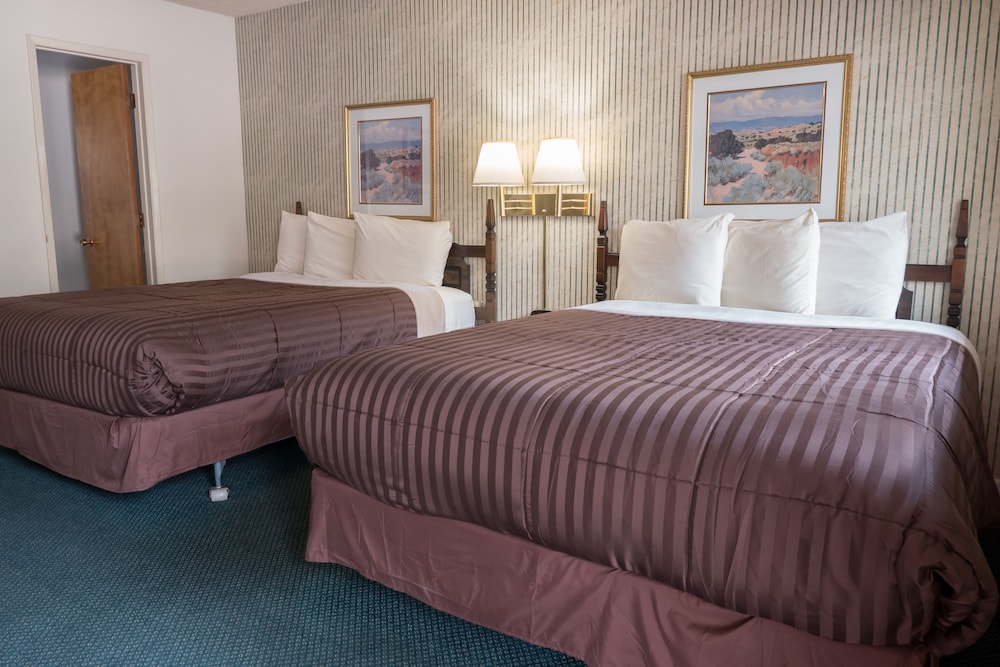 Standard Room, 2 Queen Beds, Ground Floor photo 1