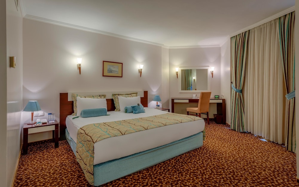 Suite, 1 King Bed, Non Smoking, View