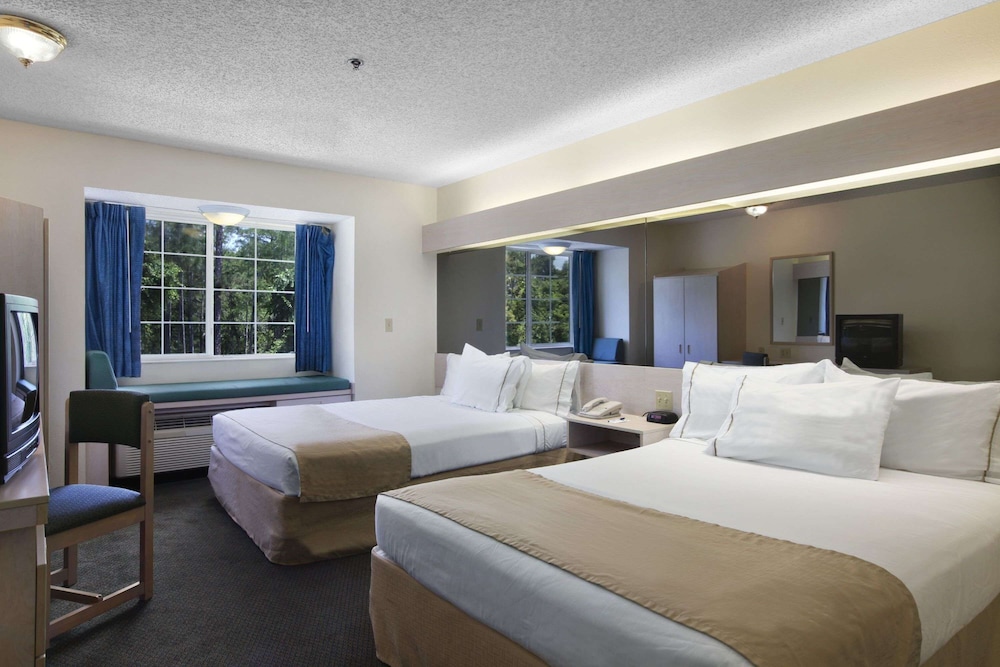 Standard Room, 2 Queen Beds - Photo 1