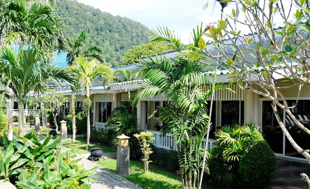 Bungalow, Pool View - Photo 12