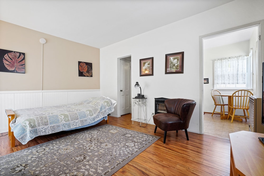 Classic Studio Suite, 1 Queen Bed, Kitchen photo 3