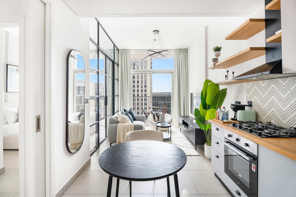 Grand Apartment, 1 Bedroom, Balcony, City View photo 3