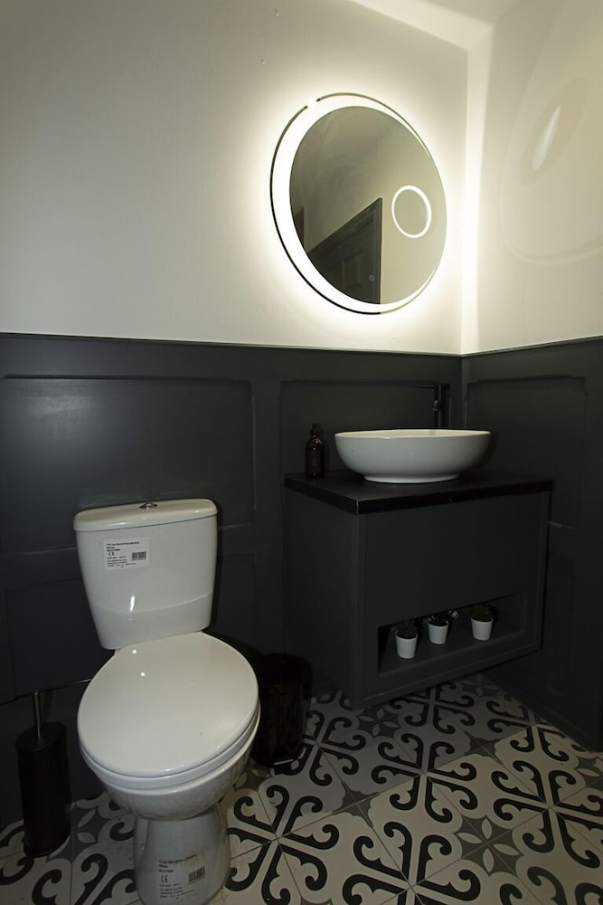 Standard Suite, Ensuite photo 2