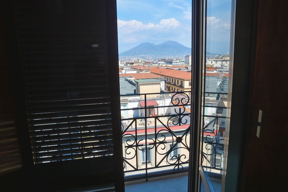 Panoramic Triple Room, Balcony, City View
