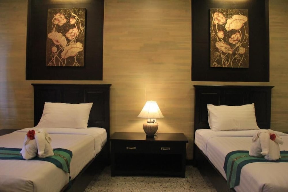 Deluxe Double or Twin Room photo 3